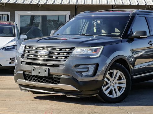 Used 2019 Ford Explorer XLT w/ Equipment Group 201A image 5