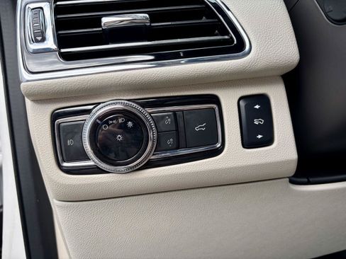 Used 2018 Lincoln Navigator Select AWD/4WD image 24