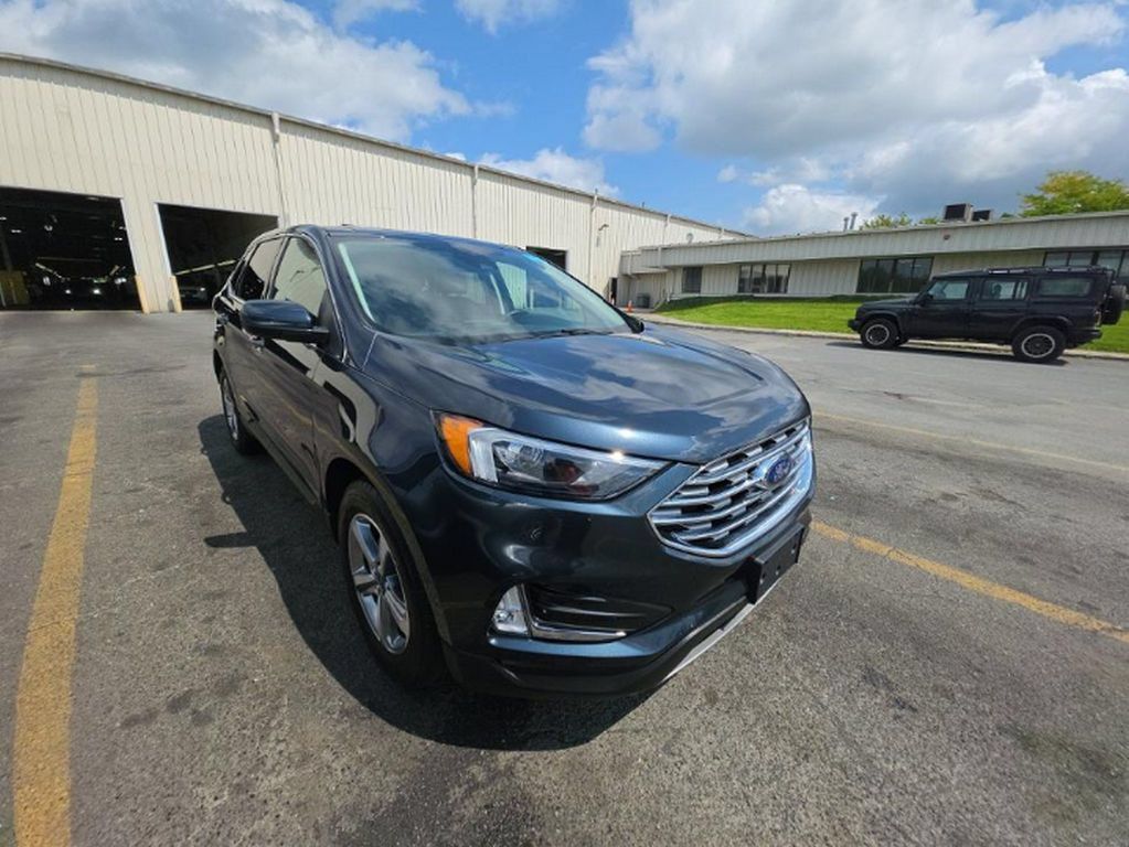Used 2022 Ford Edge SEL w/ Convenience Package AWD/4WD image 3