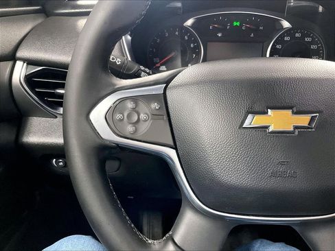 Used 2023 Chevrolet Traverse LT AWD/4WD image 23