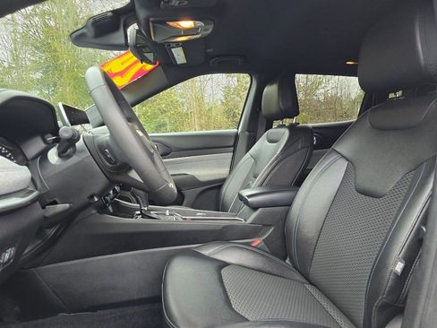 Used 2024 Jeep Compass Latitude image 12