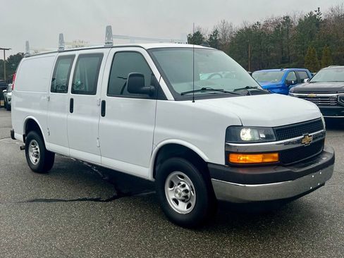 Used 2023 Chevrolet Express 2500 w/ Driver Convenience Package RWD image 10