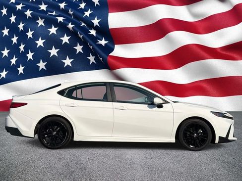 Used 2025 Toyota Camry SE FWD image 4