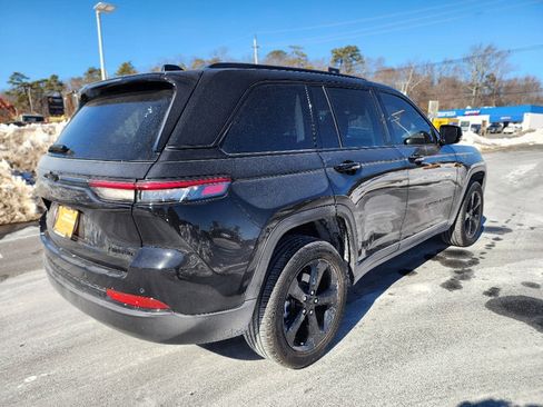 Used 2023 Jeep Grand Cherokee Limited w/ Black Appearance Package image 22