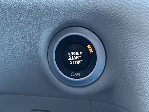 Used 2024 Chrysler Pacifica Touring-L FWD image 25