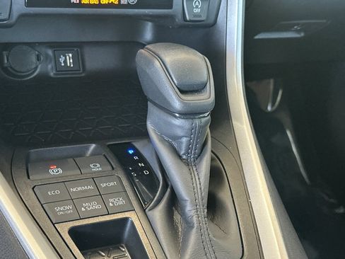 Used 2025 Toyota RAV4 LE AWD/4WD image 24