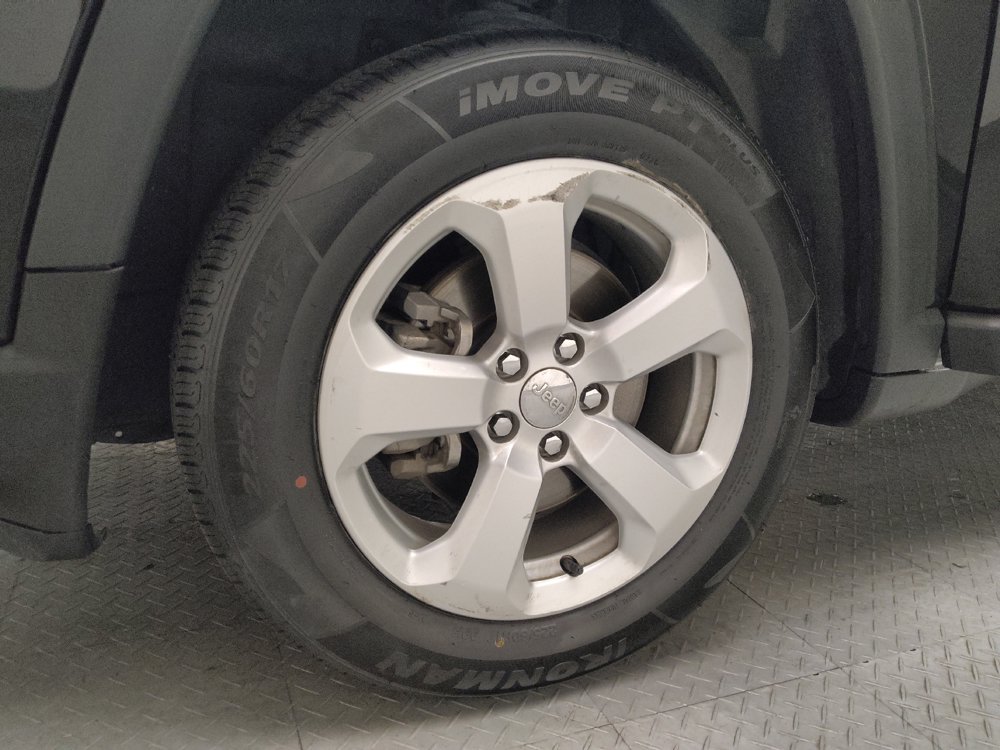 Used 2018 Jeep Compass Latitude w/ Popular Equipment Group FWD image 31