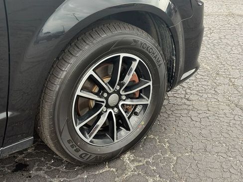 Used 2018 Dodge Grand Caravan GT FWD image 9