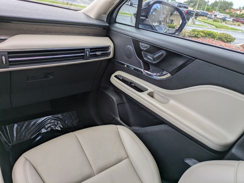 Used 2025 Lincoln Corsair Reserve FWD image 16
