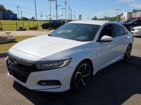 Used 2018 Honda Accord Sport image 3