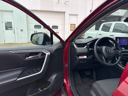 Used 2023 Toyota RAV4 XLE FWD image 23