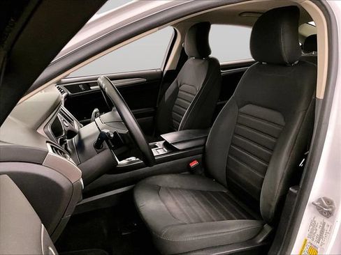 Used 2019 Ford Fusion SE FWD image 24