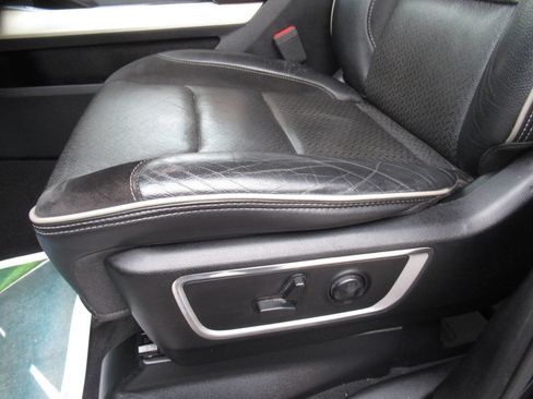 Used 2019 RAM 1500 Laramie image 24