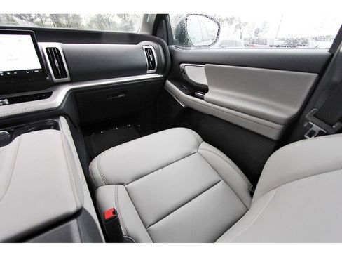 Used 2025 Ford Expedition Active RWD image 12