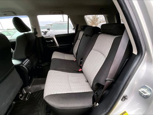 Used 2015 Toyota 4Runner SR5 image 18