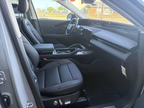 New 2026 Lincoln Nautilus Premier AWD/4WD image 8
