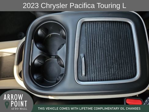 Used 2023 Chrysler Pacifica Touring-L FWD image 28