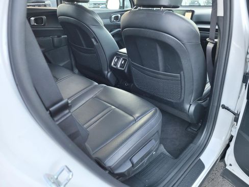 Used 2024 Kia Sorento S image 18