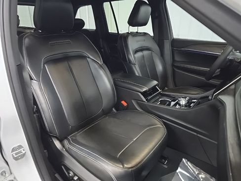 Used 2023 Jeep Grand Cherokee Overland AWD/4WD image 16