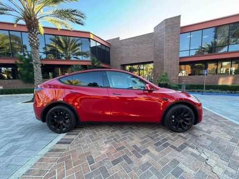 Used 2022 Tesla Model Y Long Range AWD/4WD image 4