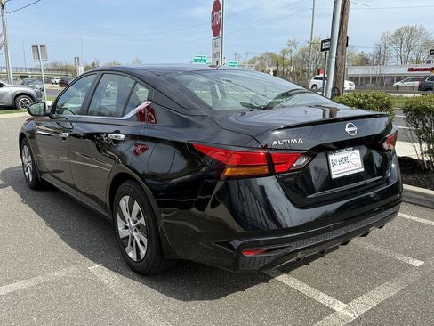 Certified 2024 Nissan Altima 2.5 S FWD image 5