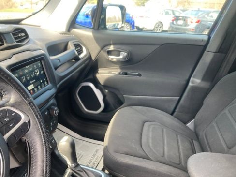 Used 2018 Jeep Renegade Latitude w/ Cold Weather Group AWD/4WD image 16