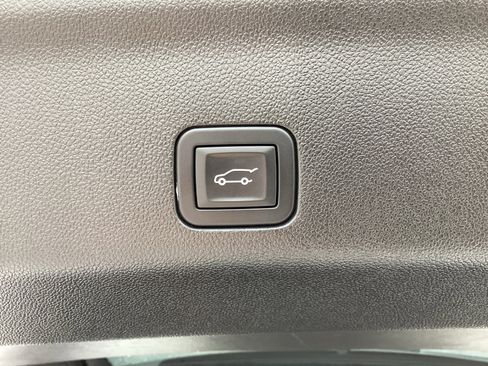 Used 2025 GMC Yukon Denali AWD/4WD image 36