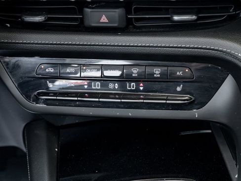 Used 2023 Buick Envision Essence AWD/4WD image 31