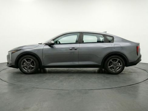 Used 2025 Kia K4 LXS image 11
