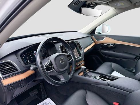 Used 2021 Volvo XC90 T6 Momentum w/ Climate Package image 9