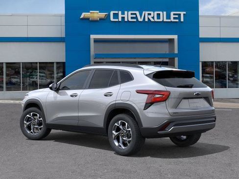 New 2026 Chevrolet Trax LT w/ LT Convenience Package FWD image 3
