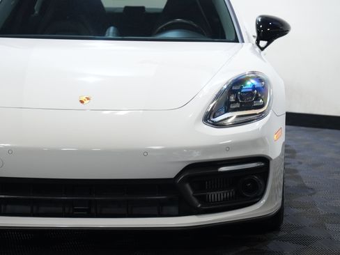 Used 2022 Porsche Panamera 4S w/ Premium Package AWD/4WD image 10