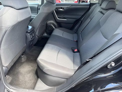 Used 2025 Toyota RAV4 XLE AWD/4WD image 28