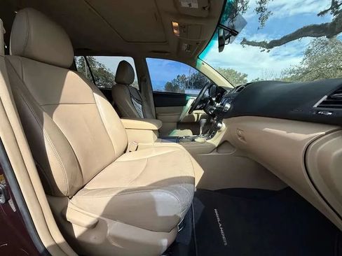 Used 2012 Toyota Highlander SE w/ Tow Pkg FWD image 15