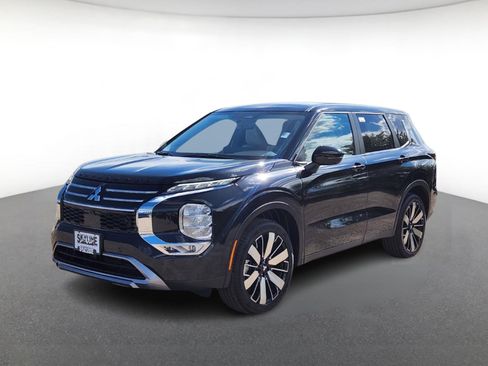 New 2025 Mitsubishi Outlander SE image 2