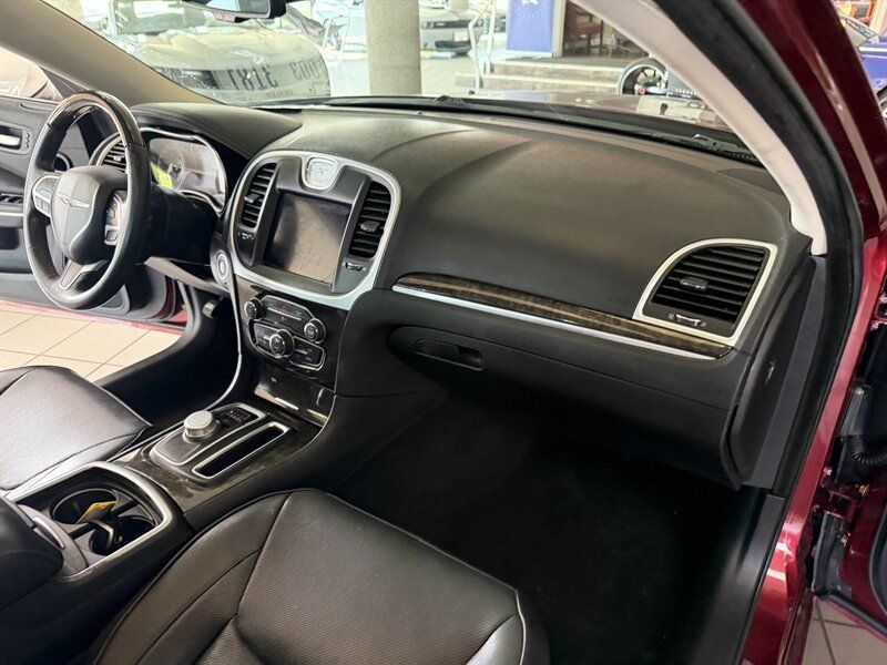Used 2019 Chrysler 300 Limited RWD image 26