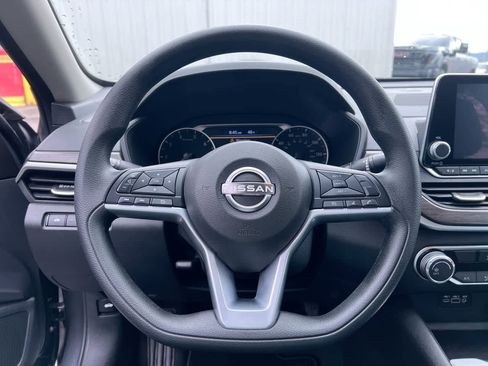 Used 2025 Nissan Altima 2.5 SV AWD/4WD image 15