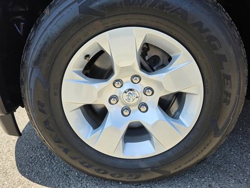 Used 2026 RAM 1500 Big Horn AWD/4WD image 3