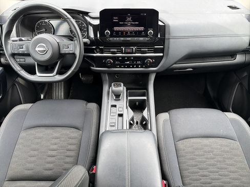 Certified 2025 Nissan Pathfinder SV FWD image 2