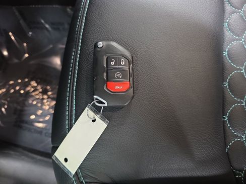 Used 2019 Jeep Wrangler Unlimited Sahara w/ Dual Top Group AWD/4WD image 33