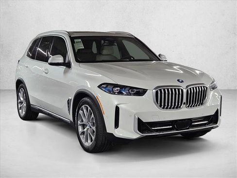 New 2026 BMW X5 xDrive50e w/ Executive Package image 3