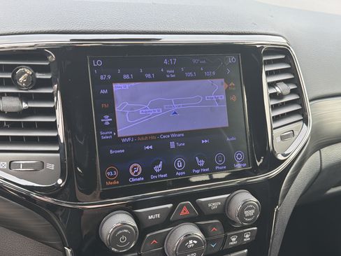 Used 2020 Jeep Grand Cherokee Altitude AWD/4WD image 35