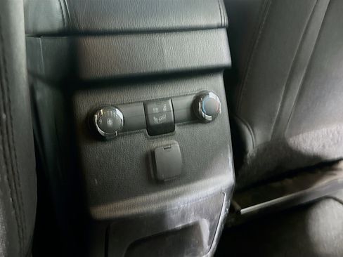 Used 2017 Ford Explorer XLT image 25