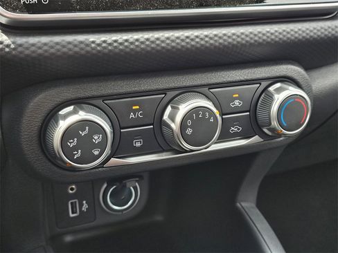 New 2025 Nissan Kicks Play S image 10