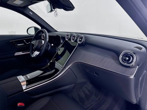 Used 2026 Mercedes-Benz GLC 300 image 32