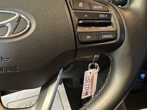 Used 2021 Hyundai Venue SEL w/ Cargo Package FWD image 12