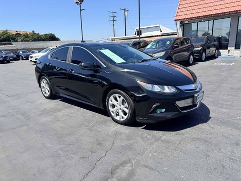 Used 2017 Chevrolet Volt Premier w/ Driver Confidence II Package FWD image 8