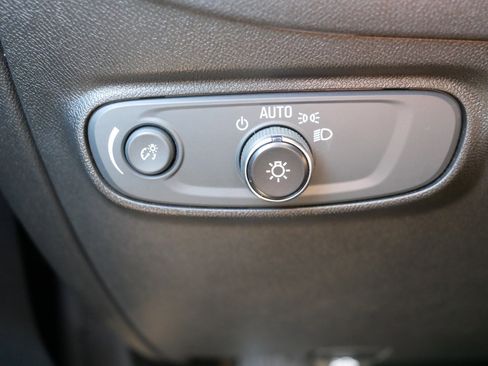 Used 2022 Chevrolet Equinox RS w/ RS Leather Package image 26