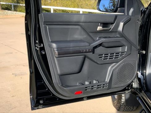 Used 2024 Toyota Tacoma TRD Off-Road image 21