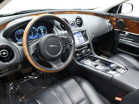 Used 2013 Jaguar XJ AWD image 2